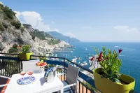 Skyview Paradise House is a panoramic penthouse with breathtaking views in Amalfi