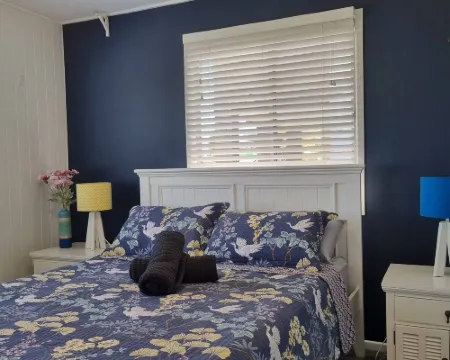 Sea Breeze at Margate Beachside-pet friendly Hotels in Margate