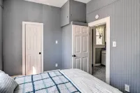 Lake Charles Cottage w/ Fireplace & Yard! - Alojamientos