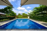 Veerdency Luxury Resort - Pool