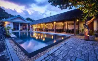 Cocotinos Lembeh a Boutique Dive Lodge - piscina