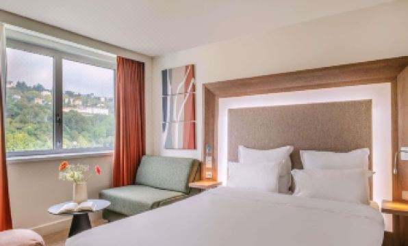 Novotel Lyon Centre Confluence Bord de Saone
