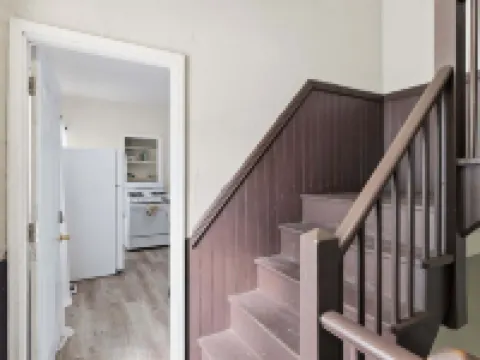 Cozy Adventure Filled Escape Free Parking 2 Bedroom Apts Hotels in Worcester