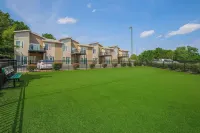 Landing Spectacular 1bd, Courtyard