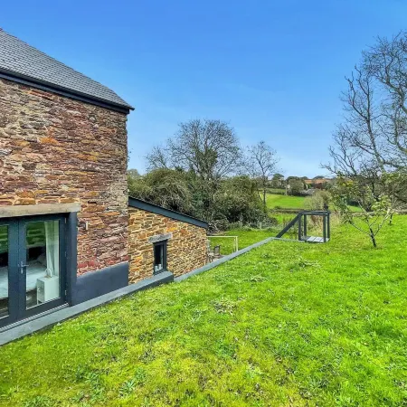 Cottage in Millbrook With Countryside Views