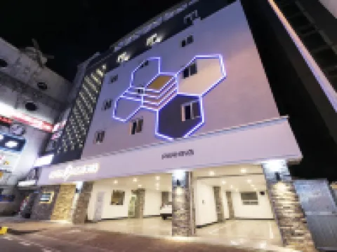 光州市金湖飯店Honey25 楓岩水池附近的飯店