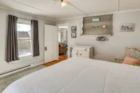 Easy Beach Access! Classic New London Charmer