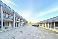 OYO Hotel Williamston - parking
