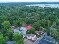 Luxurious Living in Old Town Bluffton! Sleeps 6! Prime Location!