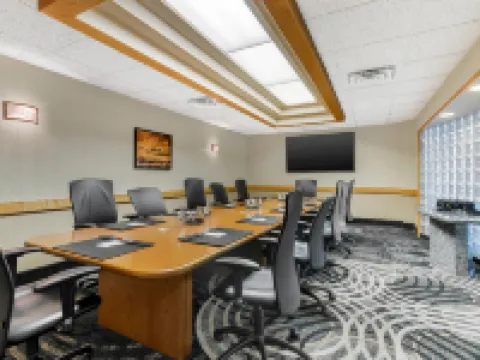 Clarion Hotel & Suites Hotels in Brandon