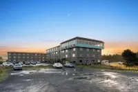 Adrift Hotel - parking