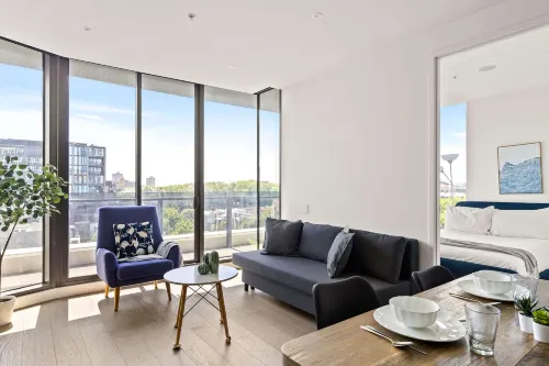 Modern 2BR Apt w Parking Near Melbourne Central