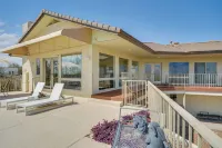 Near Trails: Luxe Mountain-view Retreat in Tucson! - 4 stjerner