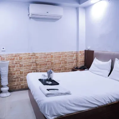 Roomshala 126 Mannat Inn โรงแรมใกล้สถานีรถไฟอานันทวิหาร