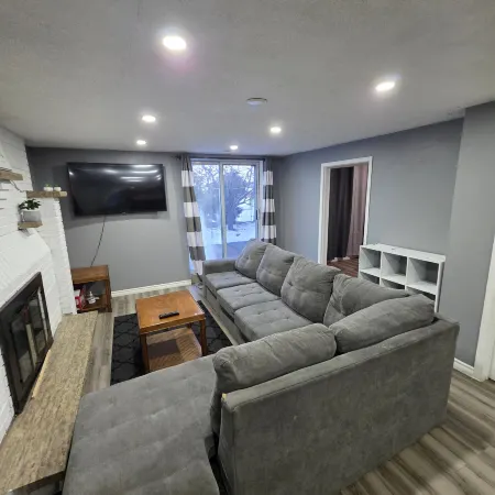 Bright & Cozy 2-Bedroom Main Floor Suite Hotels in Brampton