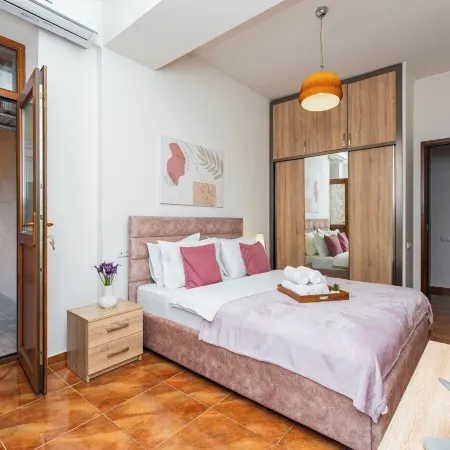 Apart-Hotel on King Pap STR. 4/6