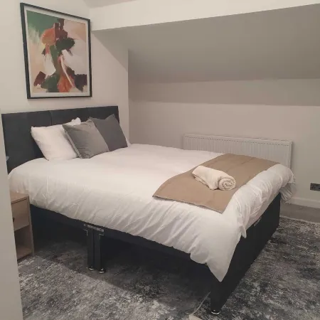 Modern 3bedroom Home in Bury Premium Mattresses Blackout Blinds Ensuite M