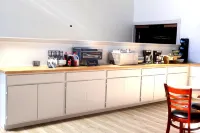 Avalon Hotel & Conference Center - breakfast