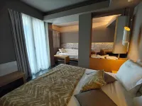 Elysion Hotel - Parvekkeita