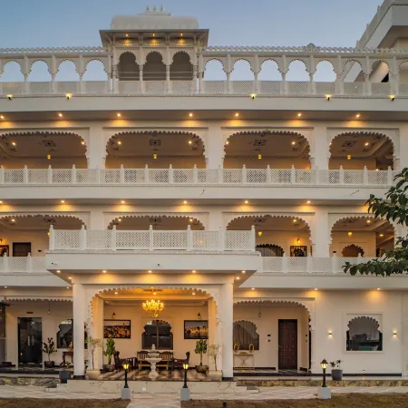 THE MARUWAS - A Luxury Retreat
