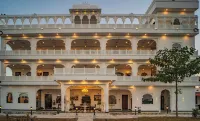 THE MARUWAS - A Luxury Retreat