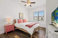 Oaks Cottages Modern 2BR Retreat