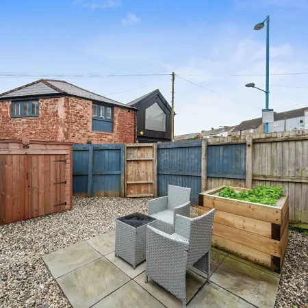 Modern Seaside Cottage - Sleeps 5