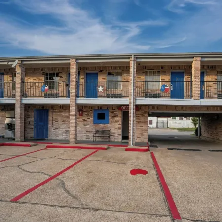 Golden Motel Near Houston Medical Center
