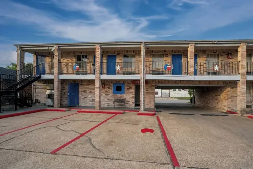 Golden Motel Near Houston Medical Center