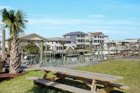 Steps to the Beach. Canal Front with New Dock. Clean, Cozy Getaway.