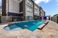 La Quinta Inn & Suites by Wyndham Alvin - Pools