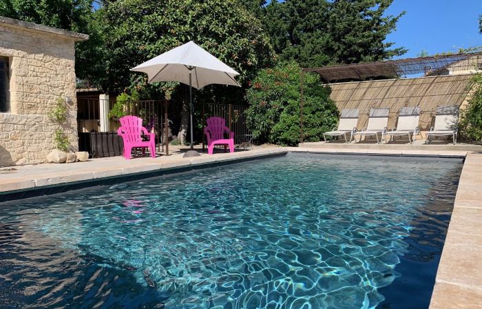 Farmhouse in Carpentras with Pool