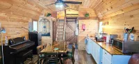 Quaint Cabin - 8 minutes from Ark Encounter!!Country setting, near town!!