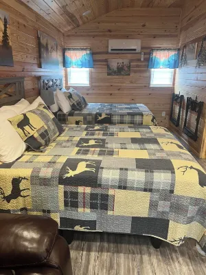 Cabin Unit 1 of 6 in amazing Paige with AC, WiFi