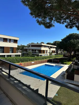 Sol, terraza y piscina en S’Agaró - 公寓