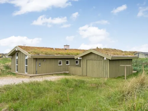 "Fanney" - 100m from the Sea