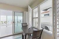 1BR Ocean-view Apt - Walk to Beach, Shops & Pier - Condos