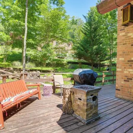 Cozy Cabin Near Massanutten Resort and Water Park!