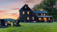 52-acre Berkshires Farmhouse Fire Pit, Outdoor Dining + Trails Copper Kettle Farm by Avantstay - Country Houses