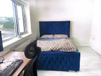 Spacious Double Room with Garden & Parking – Suitable for male or Couple - chambre d’hôtes