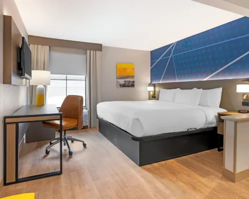 Comfort Inn & Suites Saint Louis Lafayette Square Hotels in St. Louis