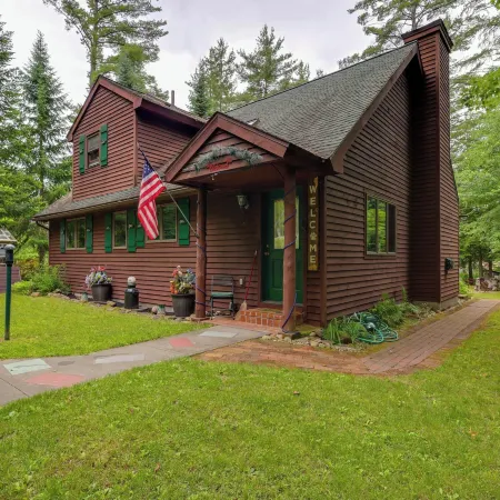 All-season Family Retreat w/ Dock on Loon Lake!