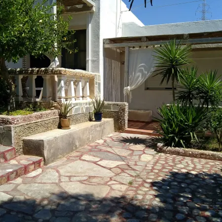 Luxury Cozy Villa with Garden Near the Sea