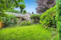 Charming Single Level 4 Bedrooms Gresham Home Near Pdx, Edgefield and Mt Hood - 2-Star