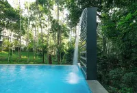 Kolaahalam Mainland Resorts & Spa - Pools