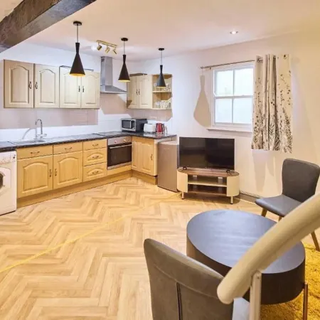 Apartment Sleeps 8 With Wifi