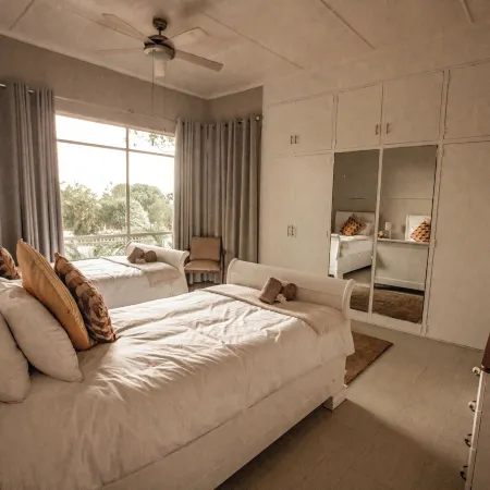 Selati 103 Guest Cottages Отели в г. Малелане
