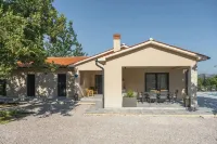 Photinia in Labin With 3 Bedrooms and 1 Bathrooms - Villaer