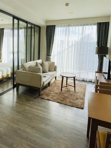 รูปภาพของTop floor, pool view apartment at The Deck Condo