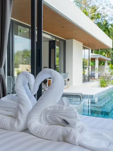 รูปภาพของBrand new stylish Aileen Villa near Naithon beach